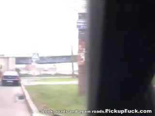 Teenager blond pisser pipeing im auto